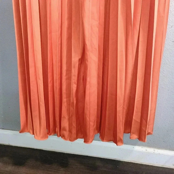 Ieena Macduggal Pleated Long Sleeve Satin V Neck Gown Size 10 NWT - Picture 12 of 16